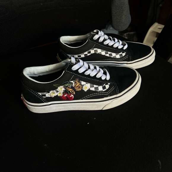 Vans Floral Butterfly Embroidered Checkered print suede sneakers size 6 women - Picture 4 of 8